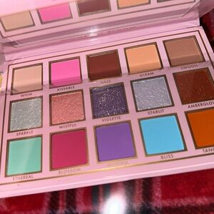Ace Beaute Radiant Eyeshadow Palette